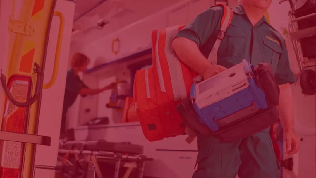 Jak zostać ratownikiem medycznym? Wszystkie wymagania i kroki do sukcesu