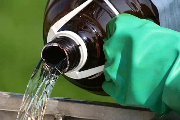 Jakie rękawiczki do laboratorium chemicznego zapewnią bezpieczeństwo?