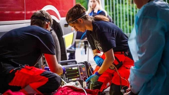 Jakie studia magisterskie po ratownictwie medycznym mogą zmienić Twoją karierę?